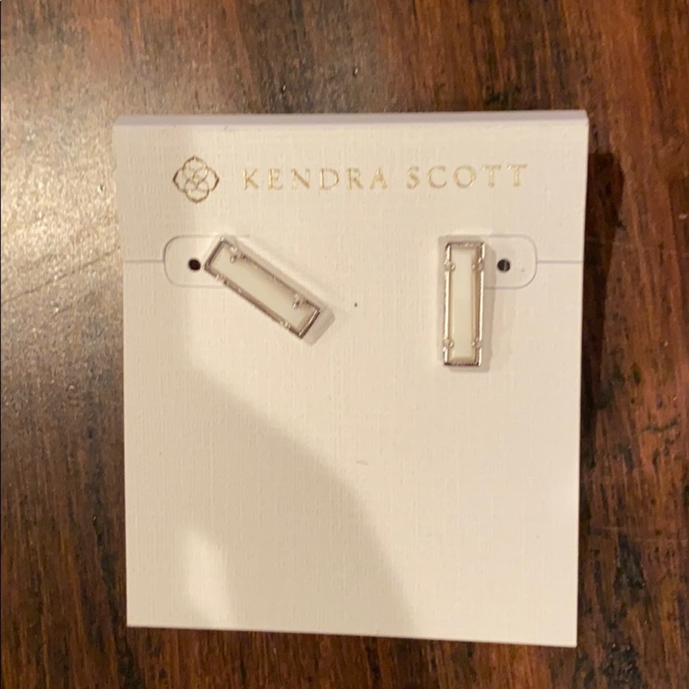 Kendra Scott lady earrings